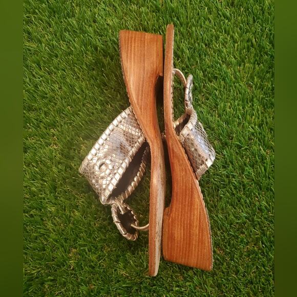 Jack Rogers Women's Silver Grey Wedge Sandals Sz 8 FLAWS - Picture 2 of 14